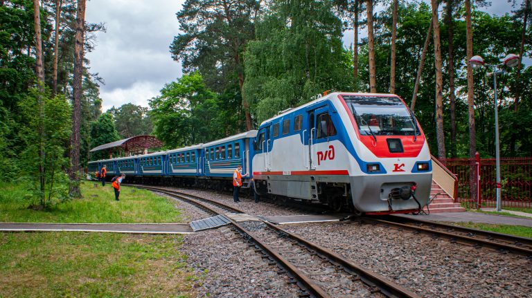 ТУ10-032 с поездом